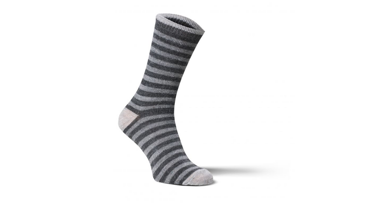 Barfußsocke mit mittlerer Schafthöhe, elastischer Bund, geschlossene Zehen, Seitenansicht außen