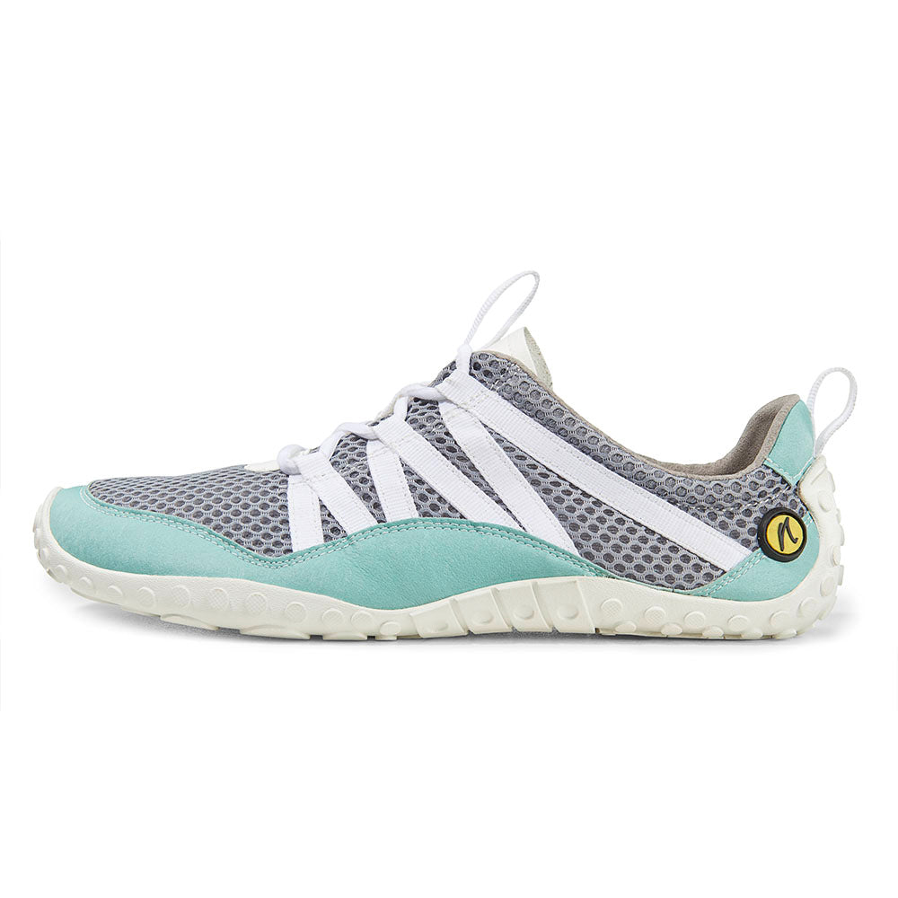 Barfußschuh mit Schnürsenkeln, geschlossener Zehenbox und geschlossenem Fersenbereich, flexible profilierte Sohle, Seitenansicht
