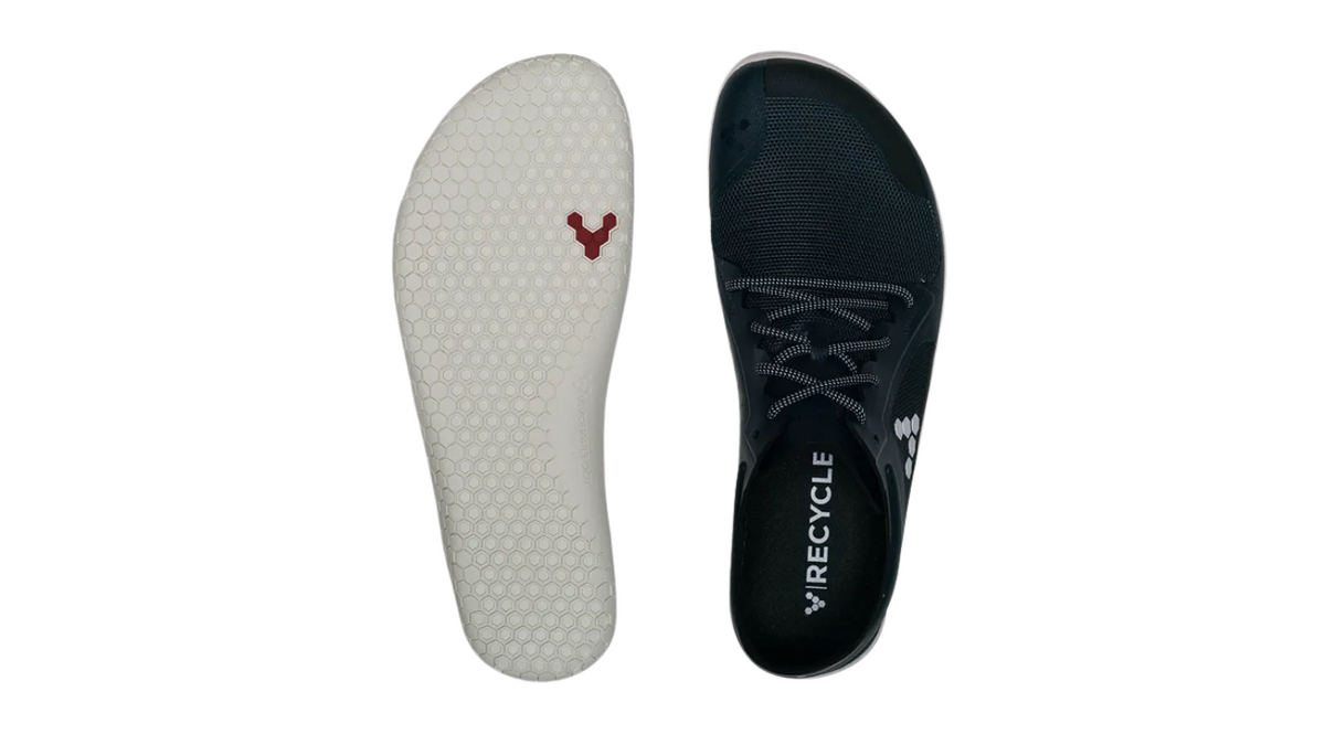 Barfußschuh mit Schnürung, breite Zehenbox, flexible Sohle, geschlossener Fersenbereich, Ansicht von unten und Draufsicht
