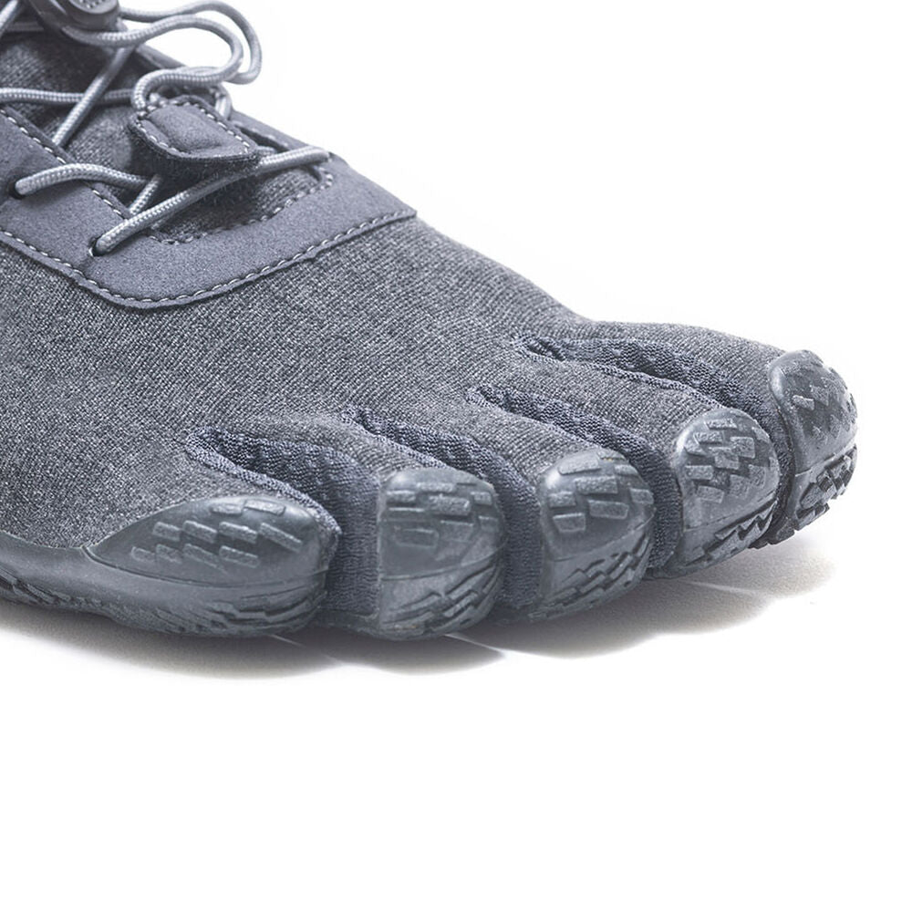 Barfußschuh für Erwachsene mit Schnürung und fünf einzelnen Zehenkammern, Detailansicht