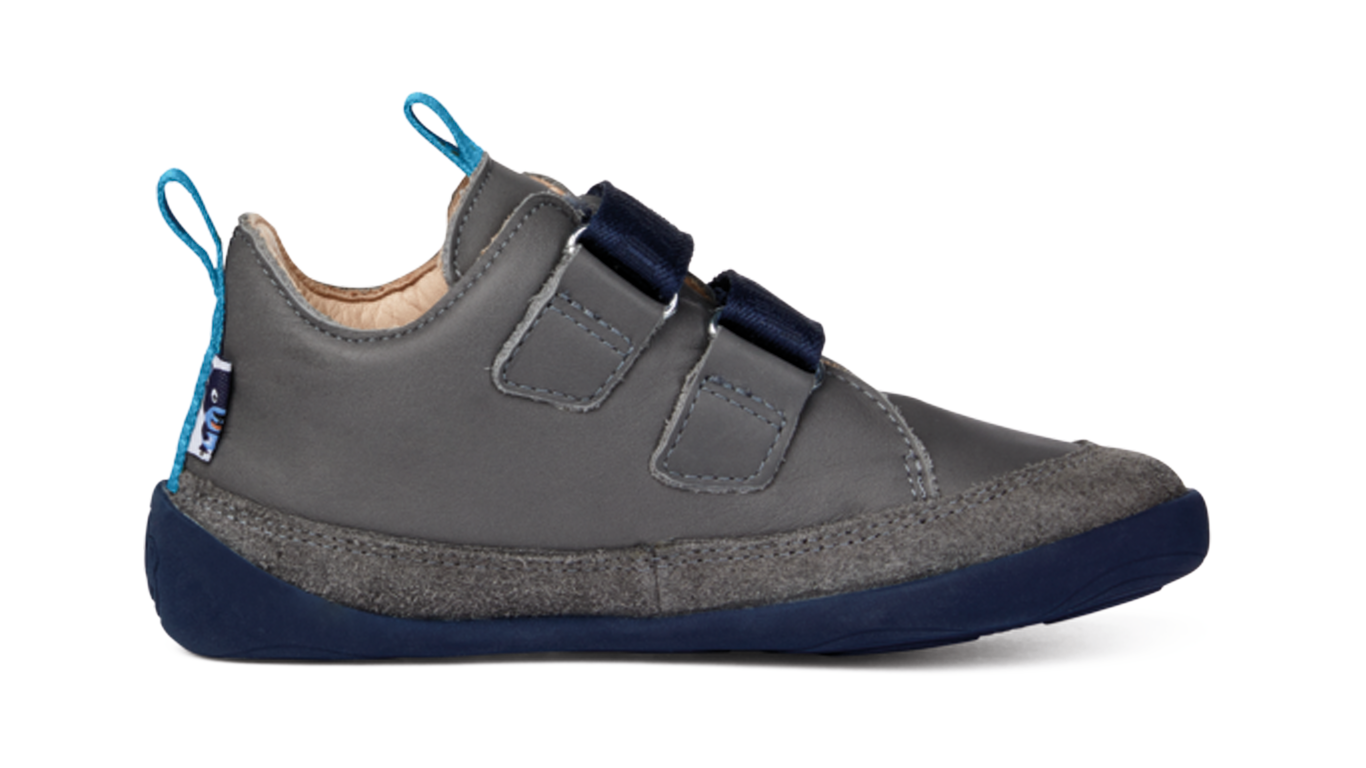 Kinder Barfußschuh mit geschlossener Zehenbox, breiter Vorderfußform und Klettverschlüssen, Seitenansicht innen