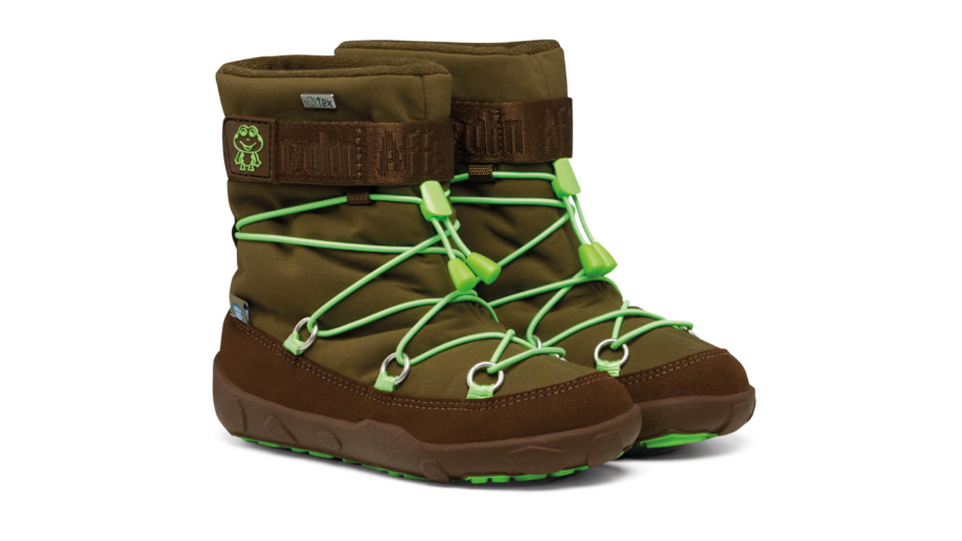 Kinder Barfußwinterstiefel mit geschlossener Zehenbox und hohem Schaft, schräge Vorderansicht