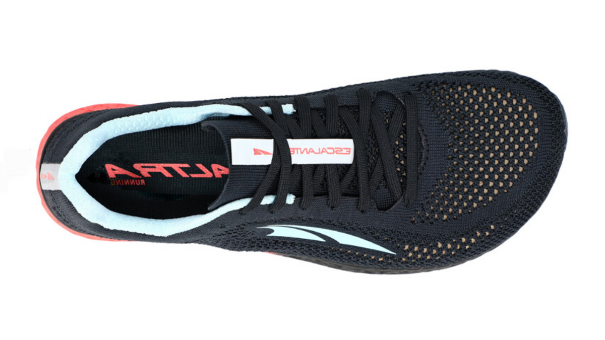 Laufschuh, Draufsicht. Schnürung über dem Spann, gepolsterter Einstieg, schmal zulaufender Vorfuß.