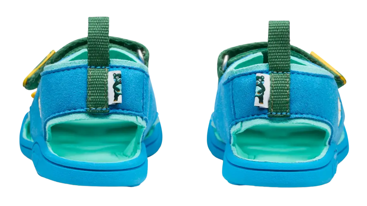 Kinder Barfußsandalen mit offenem Fersenbereich und Fersenriemen, Rückansicht beider Schuhe