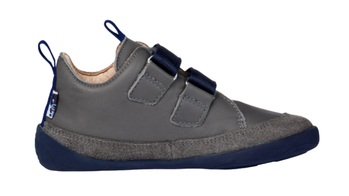 Kinder Barfußschuh mit geschlossener Zehenbox und Klettverschlüssen, Seitenansicht außen