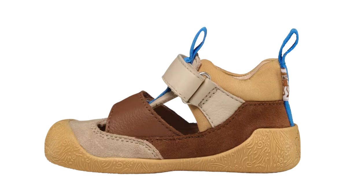 Kinder-Barfußsandale mit zwei Klettverschlüssen, geschlossener Zehenpartie und seitlichen Ausschnitten, Einzelschuh, Seitenansicht innen