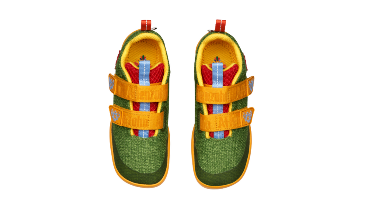 Kinder Barfußschuhe mit geschlossener Zehenbox und Klettverschlüssen, Draufsicht auf beide Schuhe