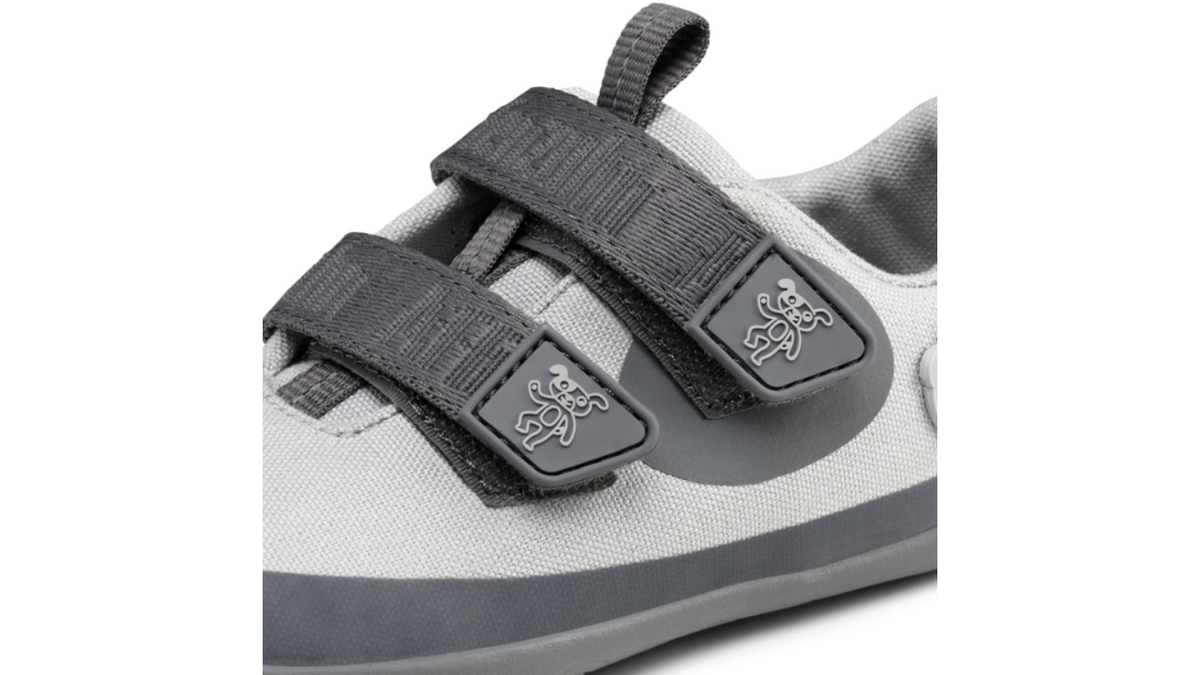 Kinder Barfußschuh mit geschlossener Zehenbox und Klettverschlüssen, Detailansicht