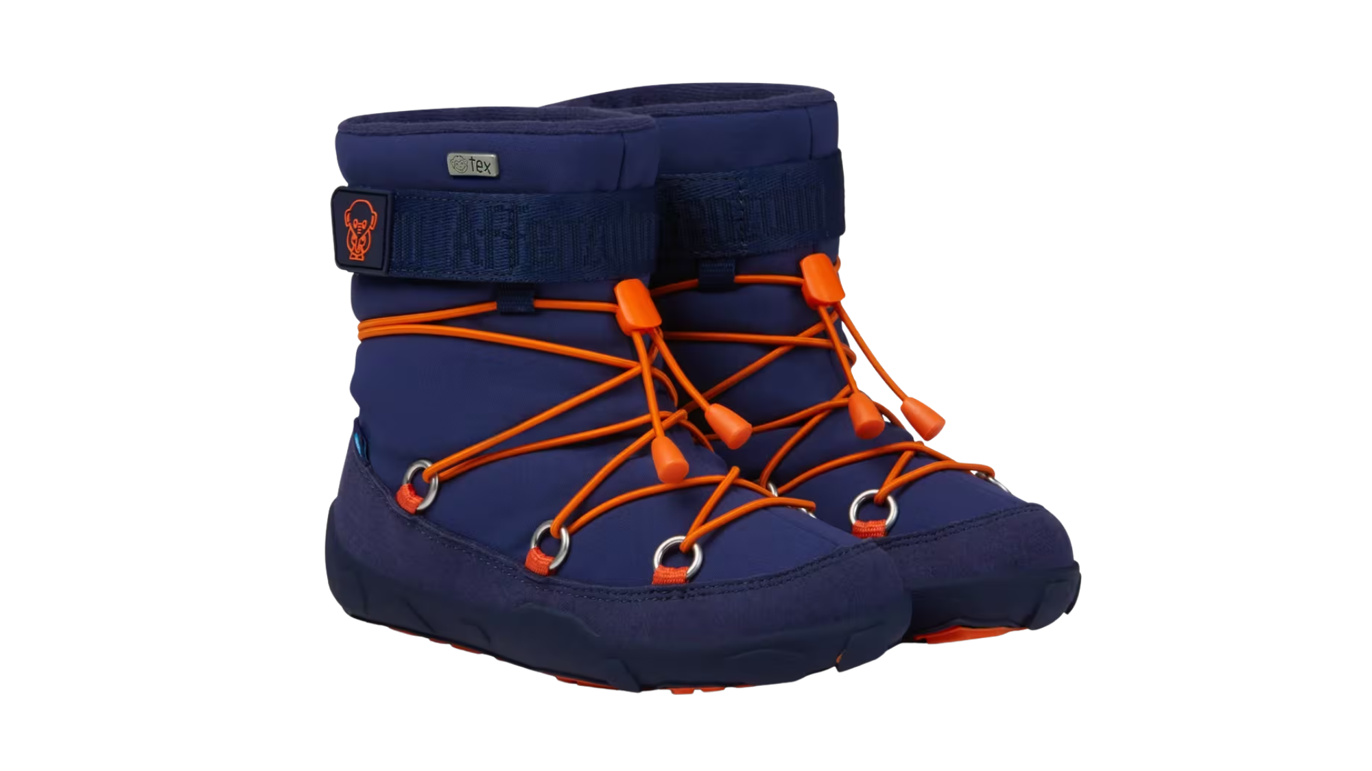 Kinder-Barfußwinterstiefel mit breiter Zehenbox, geschlossenem Zehenbereich, geschlossener Ferse, hohem Schaft, Schnürsystem mit Kordel, flexible Sohle, schräge Vorderansicht.