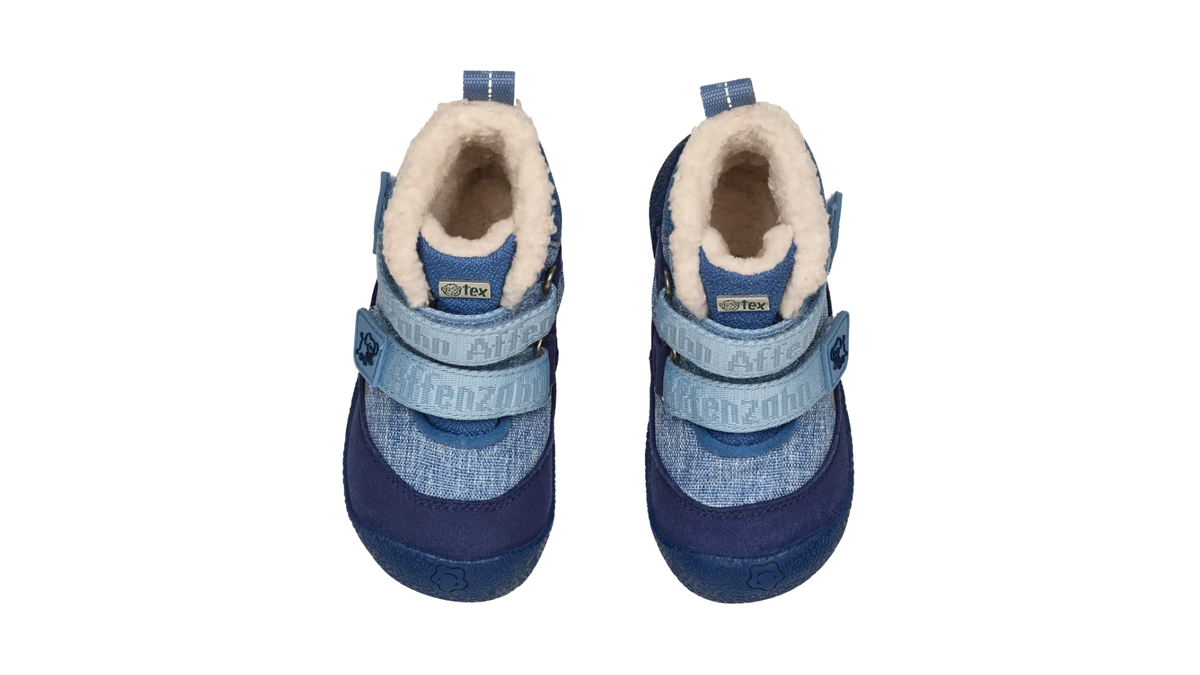 Gefütterte Kinder-Barfußstiefel als Paar mit breiter Zehenbox, zwei Klettverschlüssen und sichtbarem Futter, Draufsicht