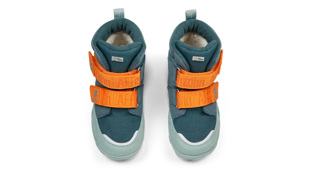 Kinder Barfußwinterstiefel mit geschlossener Zehenbox und Klettverschlüssen, Draufsicht auf beide Schuhe