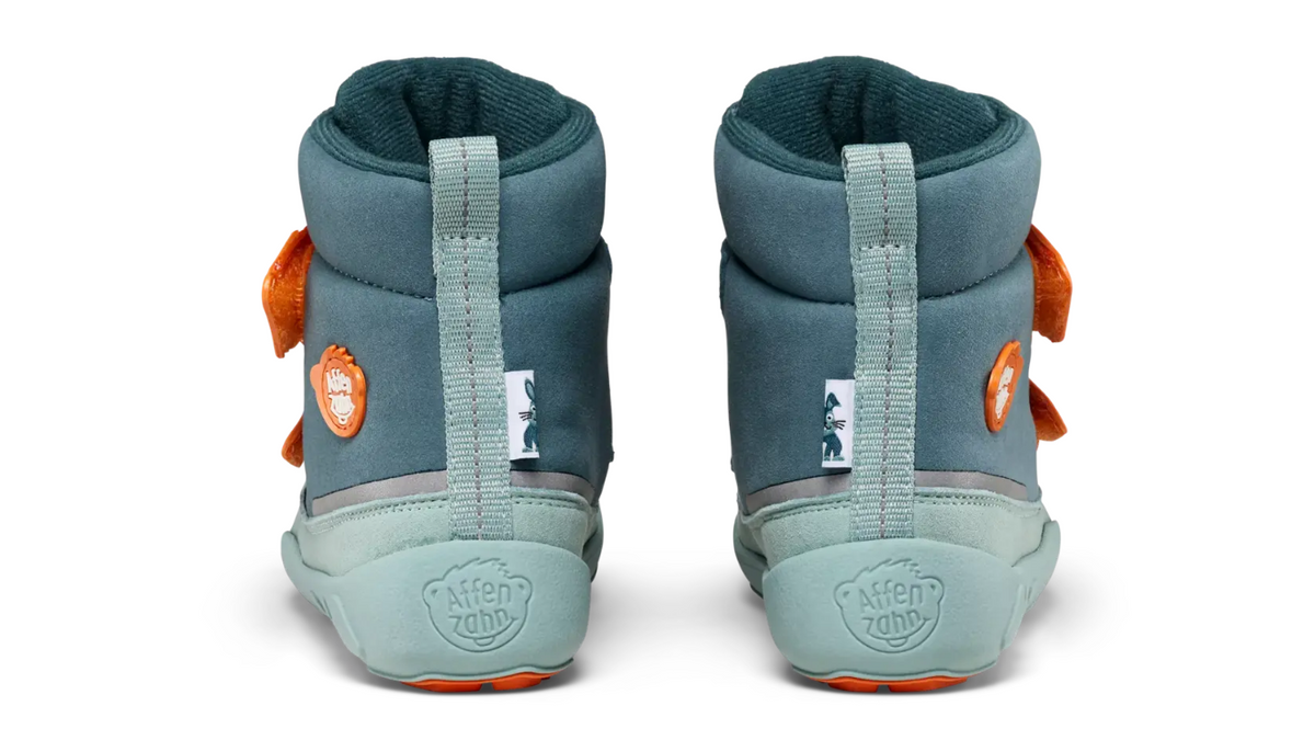 Kinder Barfußwinterstiefel mit geschlossener Ferse, Rückansicht beider Schuhe