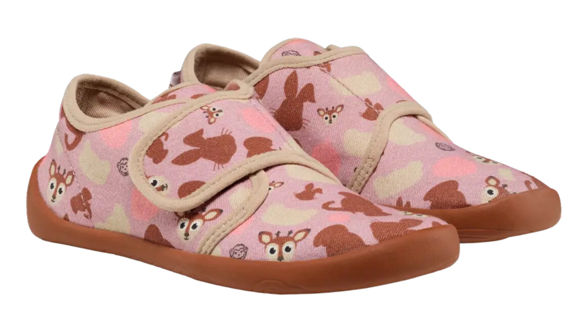 Kinder Barfußhausschuhe mit geschlossener Zehenbox und Klettverschluss, schräge Vorderansicht