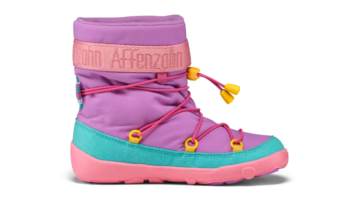 Kinder-Barfußwinterstiefel mit breiter Zehenbox, geschlossenem Zehenbereich, geschlossener Ferse, hohem Schaft, Schnürsystem mit Kordel, flexible Sohle, Seitenansicht außen.