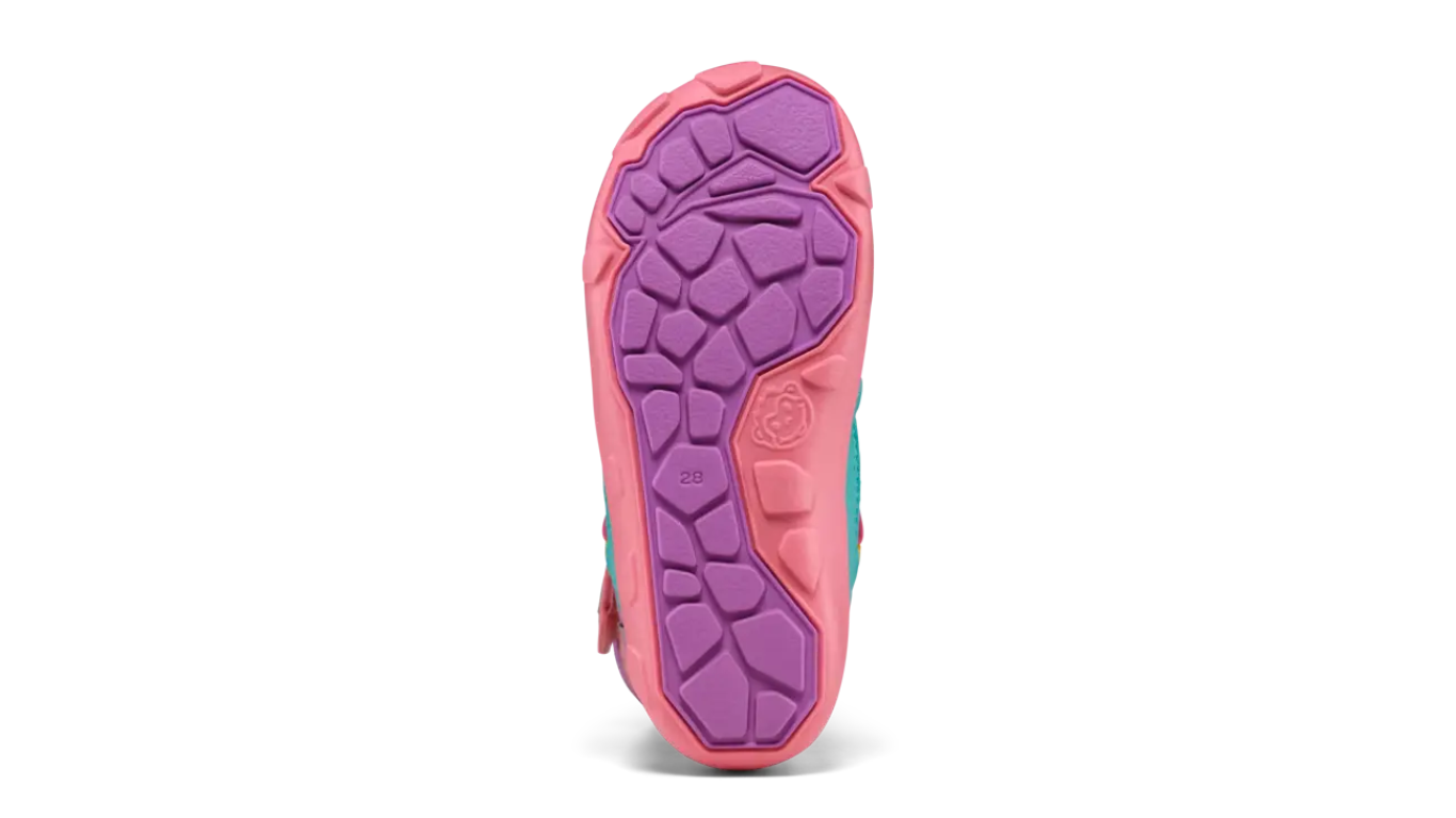 Kinder-Barfußwinterstiefel mit flacher, flexibler Sohle und strukturiertem Profil, Ansicht von unten.