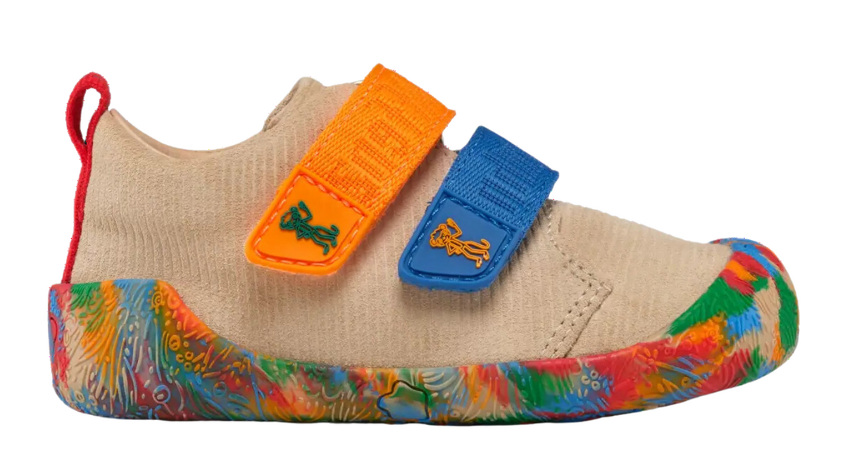 Kinder Barfußschuh mit geschlossener Zehenbox und zwei Klettverschlüssen, Seitenansicht außen