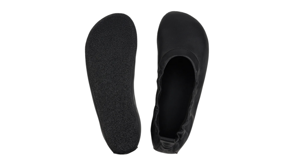 Herausnehmbare Einlegesohlen für Barfußschuhe, Draufsicht und Unterseite. Sehr dünn, fußförmig geschnitten.