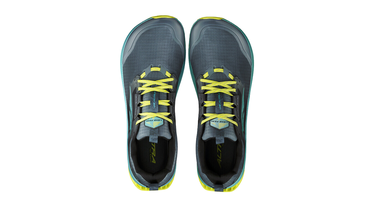 Trailrunningschuhe als Paar, Draufsicht von oben. Innenform und Fersenaufnahme sichtbar.