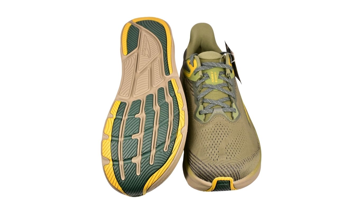 Laufschuh, Ansicht von unten. Segmentierte Laufsohle mit klar abgegrenzten Profilfeldern.