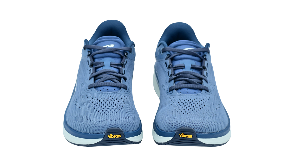 Laufschuh mit Schnürung, Mesh-Obermaterial und gepolsterter Zwischensohle, Vorderansicht als Paar
