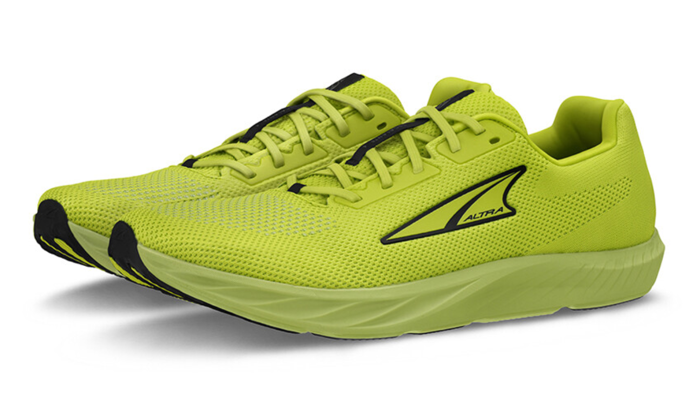 Laufschuh, schräge Seitenansicht links. Geschlossene Zehen, durchgehende hohe Sohle.