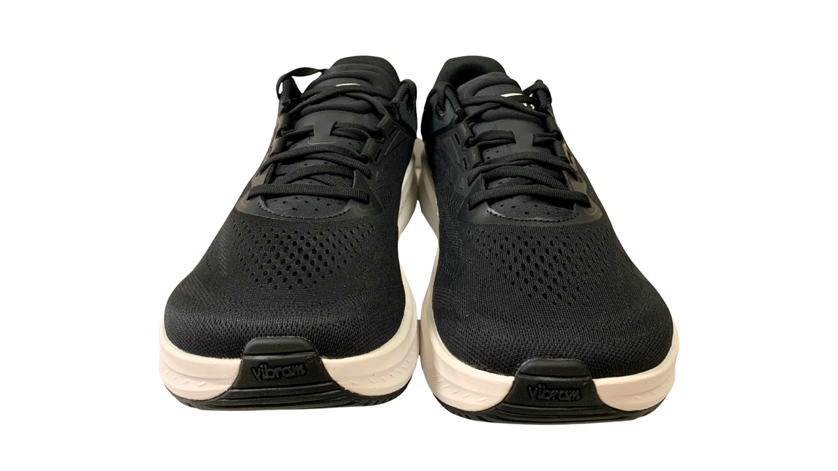 Laufschuhe mit Schnürung und breiter Zehenbox, Vorderansicht
