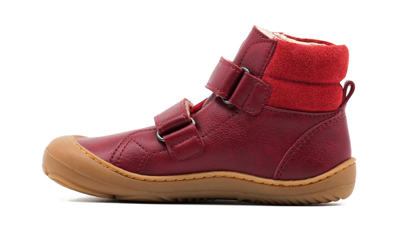 Barfußschuh für Kinder, knöchelhoch, Seitenansicht innen. Geschlossener Schuh mit Klettverschluss, flache flexible Sohle, breite Zehenbox.