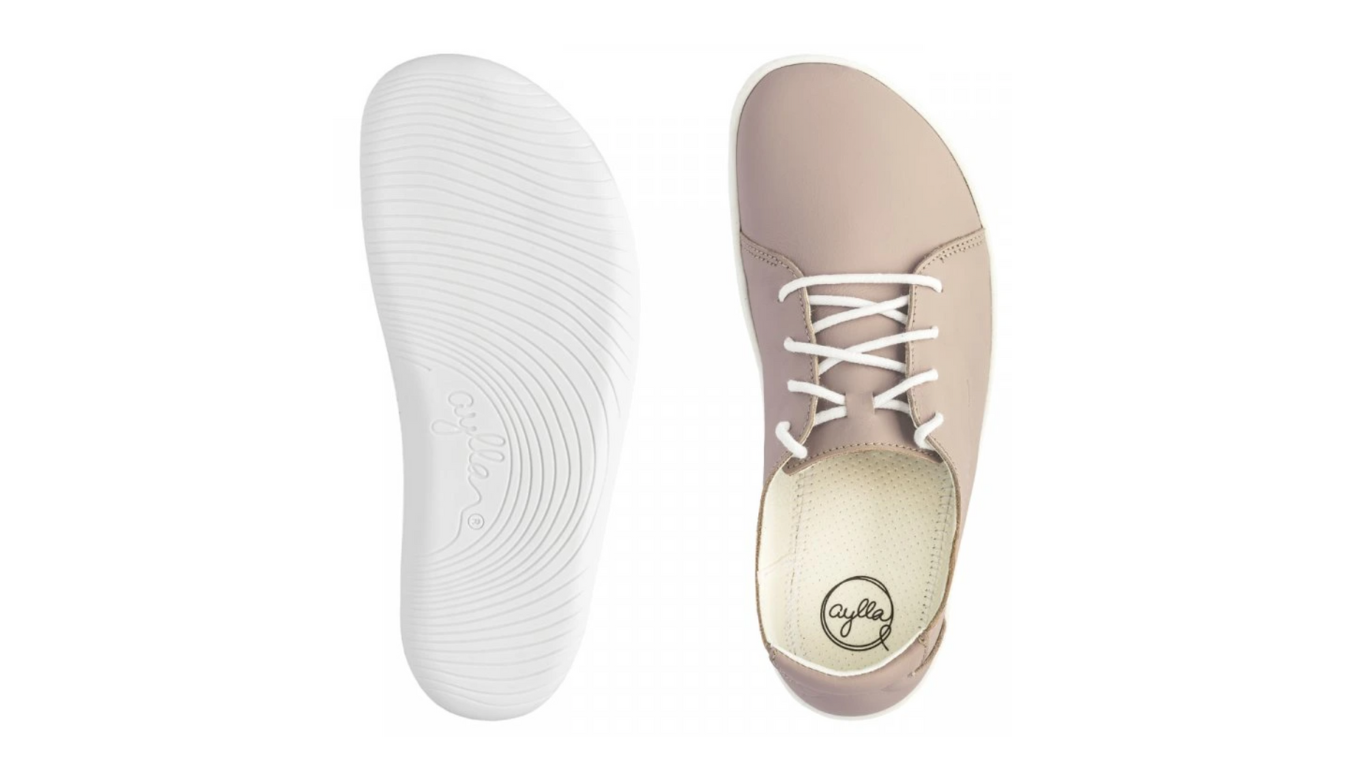 Barfußschuh für Erwachsene mit flacher, flexibler Sohle und strukturiertem Profil, Ansicht von oben und unten.
