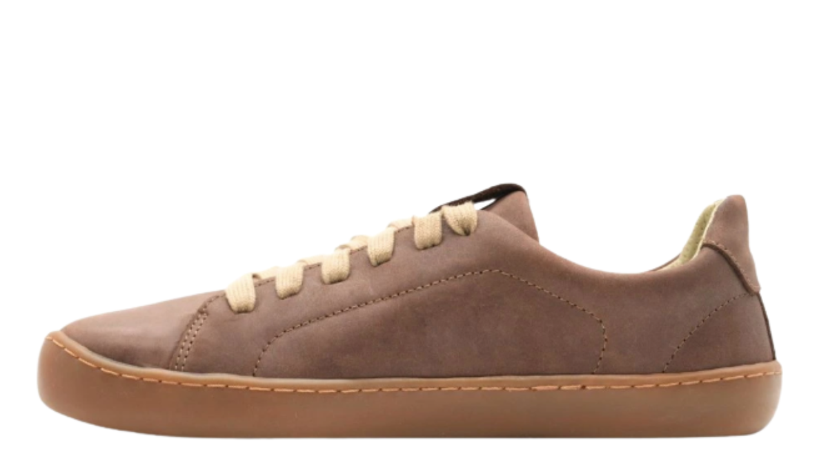 Barfußschuh, Seitenansicht innen. Geschlossener Schuh, Schnürung, flache flexible Sohle, breite Zehenbox.