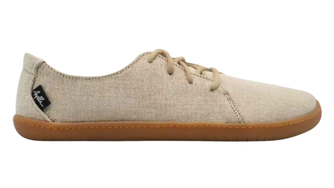Barfußschuh, Seitenansicht außen. Geschlossener Schuh mit Schnürung, breite Zehenbox, flexible flache Sohle, geschlossener Fersenbereich.
