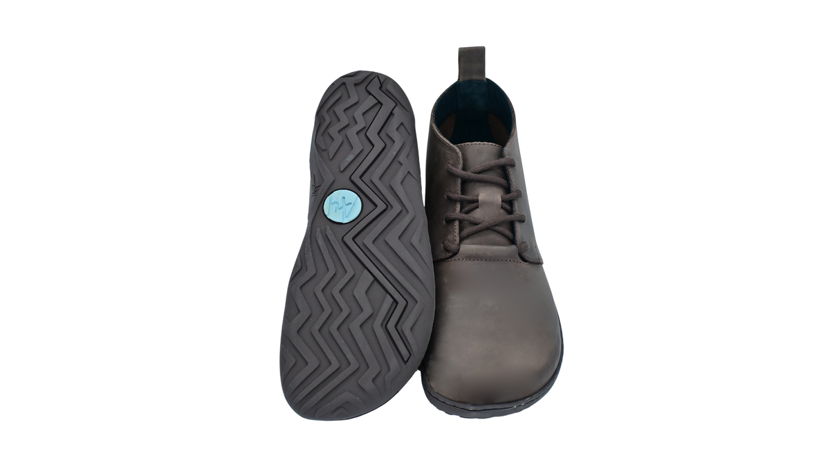 Barfußschuh für Erwachsene mit flacher, flexibler Sohle und strukturiertem Profil, Ansicht von unten.