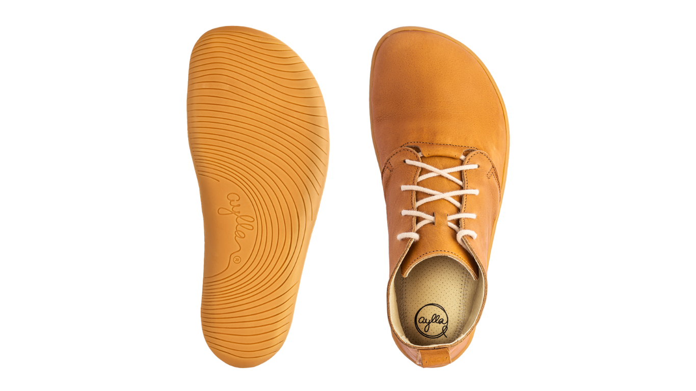 Barfußstiefel, Ansicht von unten. Laufsohlenprofil und flacher Fersenbereich sichtbar.