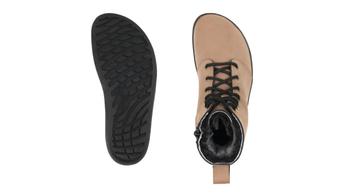 Barfußstiefel, Ansicht von unten. Profilierte Laufsohle, flacher Fersenbereich, durchgehende flexible Sohle.