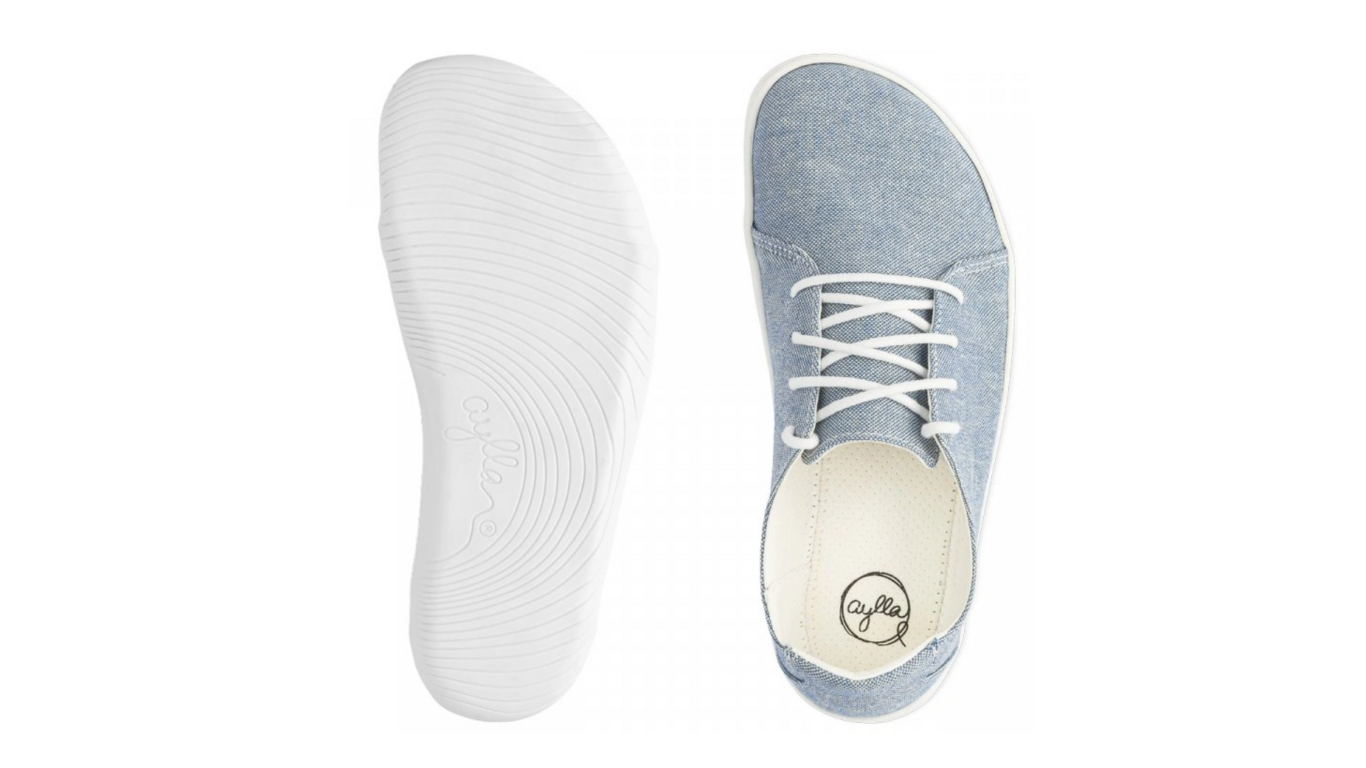 Barfußschuh, Draufsicht mit separater Sohlenansicht.
Schnürung und Zehenverlauf von oben, vollständig flache Laufsohle.