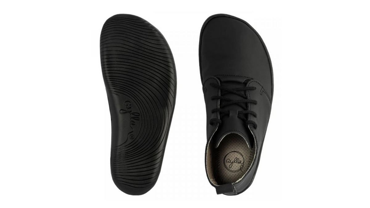 Barfußschuh für Erwachsene mit flacher, flexibler Sohle und strukturiertem Profil, Ansicht von oben und unten.