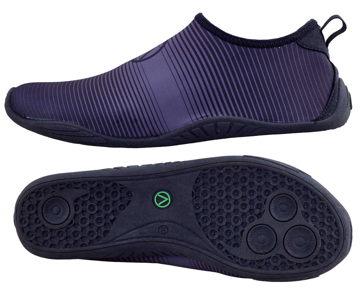 Barfußschuh, Seitenansicht außen und Ansicht von unten. Geschlossener Schuh mit elastischem Einstieg, flexible flache Sohle mit Profilstruktur.