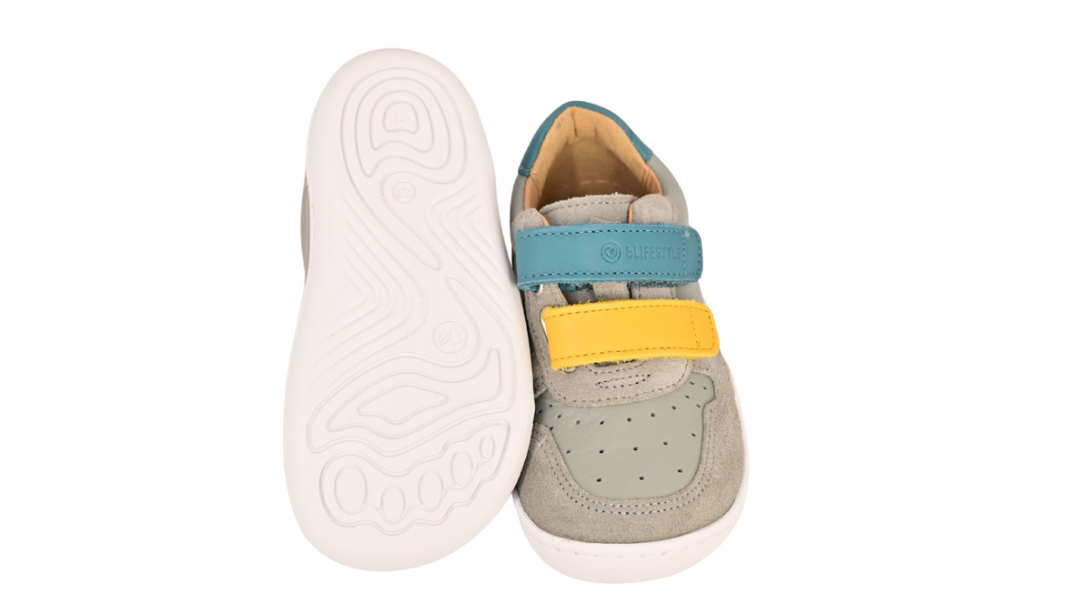 Kinder Barfußhalbschuh mit flexibler Sohle und Profil, Ansicht von unten.