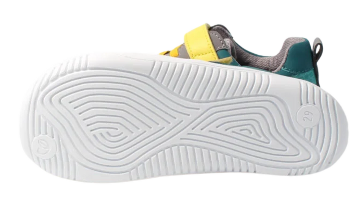 Kinder Barfußhalbschuh mit flexibler Sohle und Profil, Ansicht von unten.