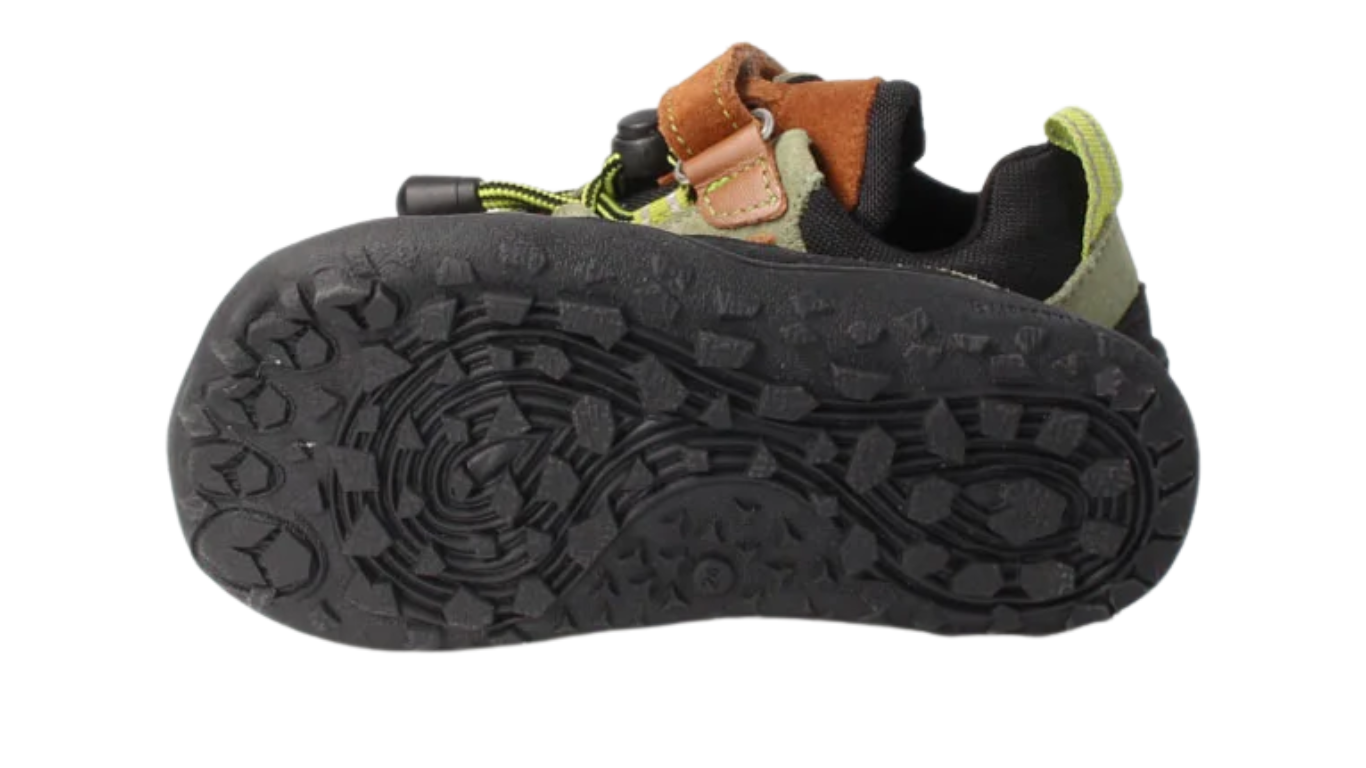 Kinder Barfußhalbschuh mit flexibler Sohle und Profil, geschlossene Zehen und Ferse, Ansicht von unten.