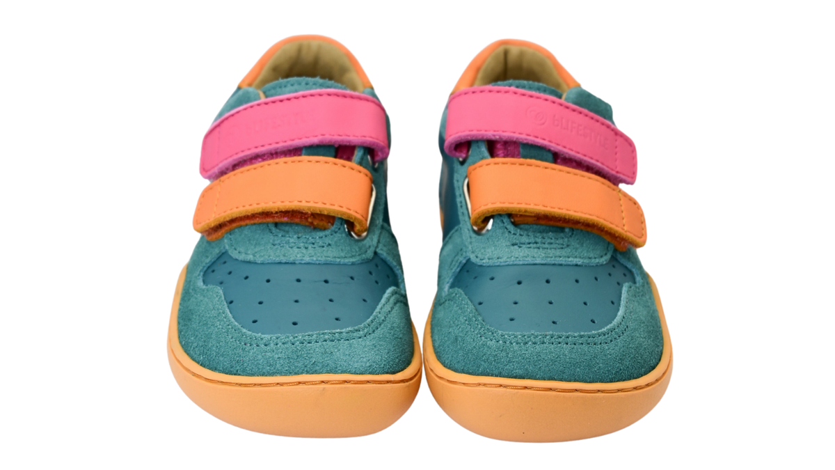 Barfußhalbschuh für Kinder mit breiter Zehenbox und Klettverschlüssen, Draufsicht als Paar