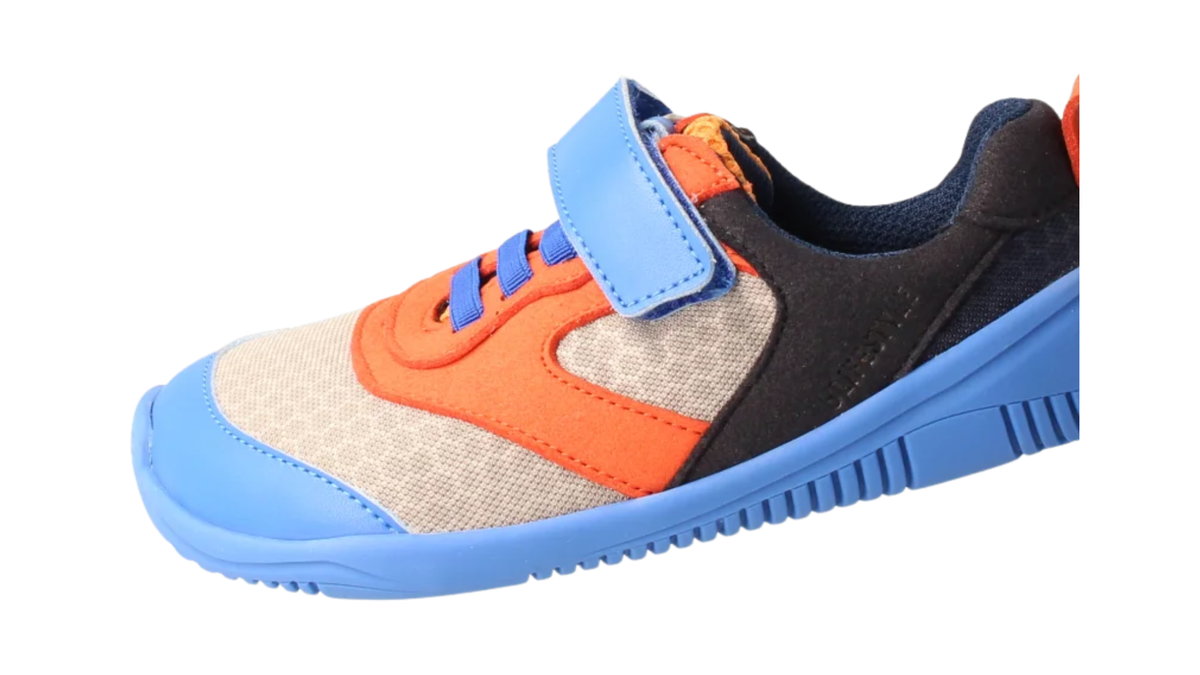 Kinder Barfußhalbschuh mit breiter Zehenbox, flexibler Sohle, Klettverschluss und Schnürung, geschlossene Zehen, geschlossene Ferse, Seitenansicht außen