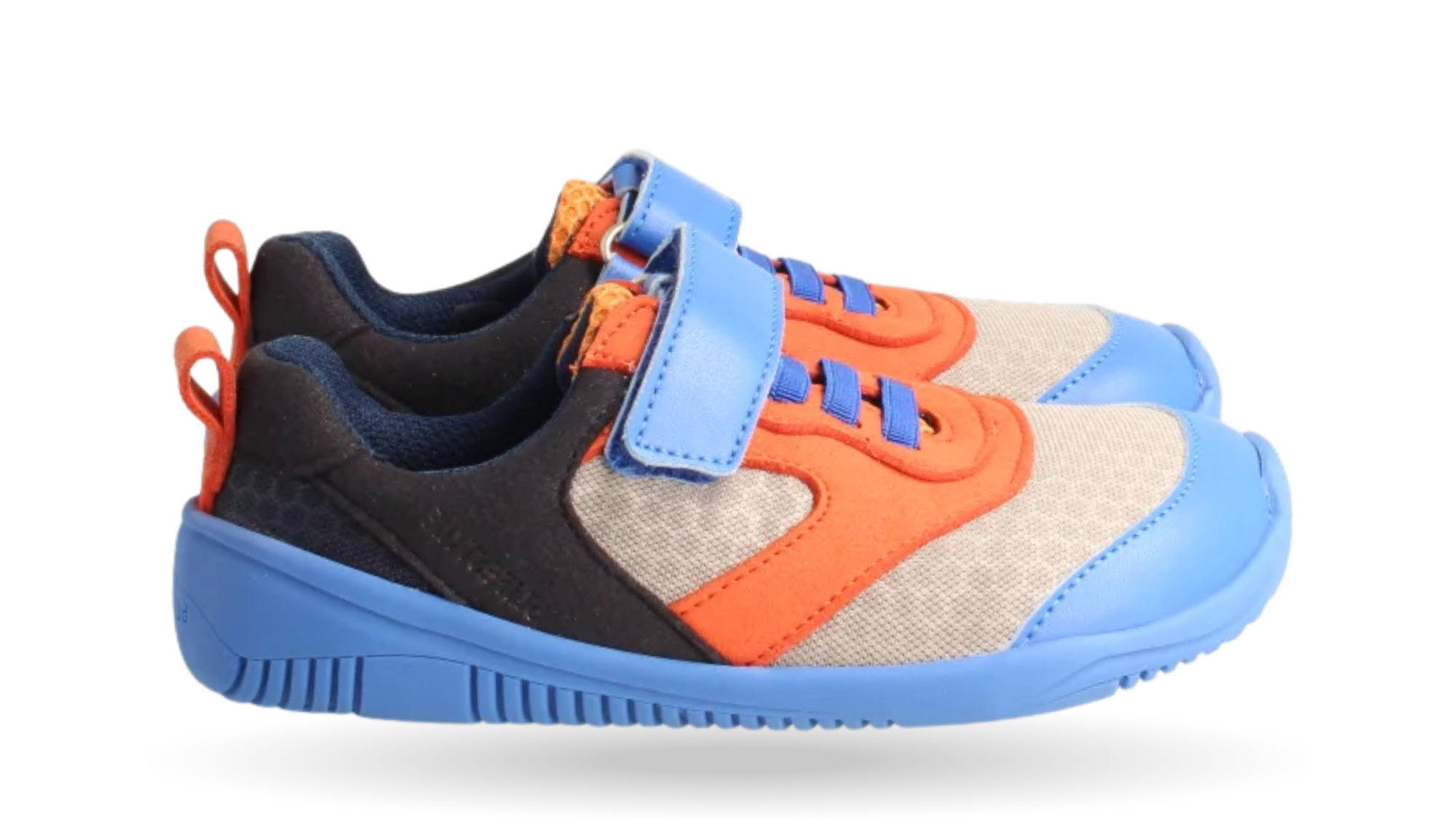 Kinder Barfußhalbschuh mit breiter Zehenbox, flexibler Sohle, Klettverschluss und Schnürung, geschlossene Zehen, geschlossene Ferse, Seitenansicht außen.