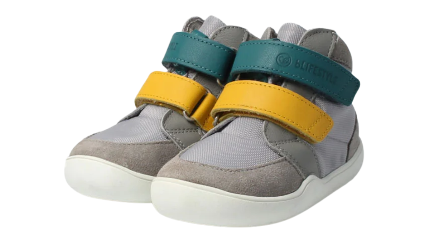 Knöchelhoher Barfußschuh für Kinder mit breiter Zehenbox, flexibler Sohle und Klettverschluss, Draufsicht als Paar