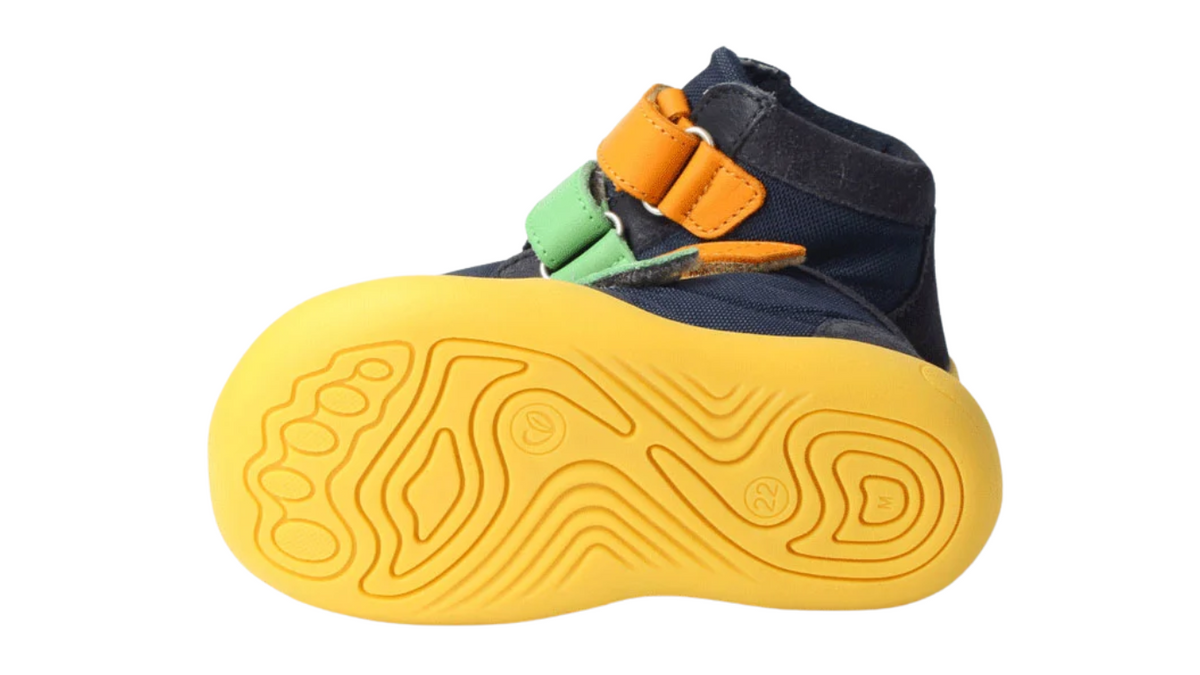 Knöchelhoher Barfußschuh für Kinder mit flexibler Sohle und flachem Profil, Ansicht von unten