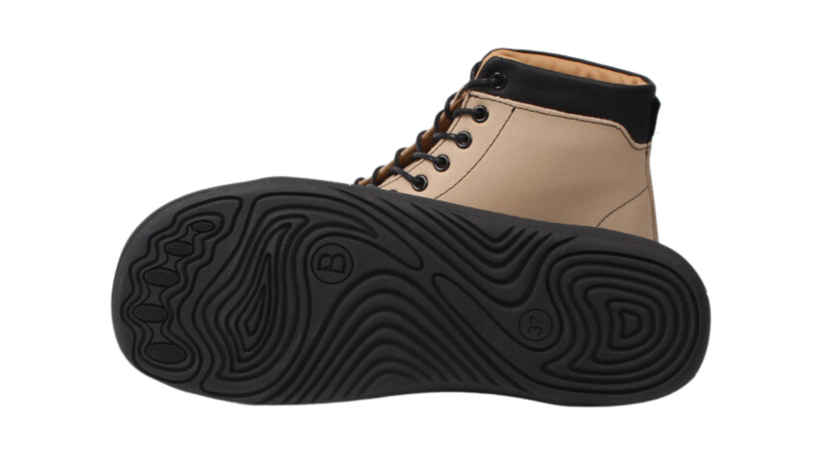 Knöchelhoher Barfußschuh für Erwachsene mit flexibler Sohle, geschlossener Zehenbereich, Ansicht von unten.