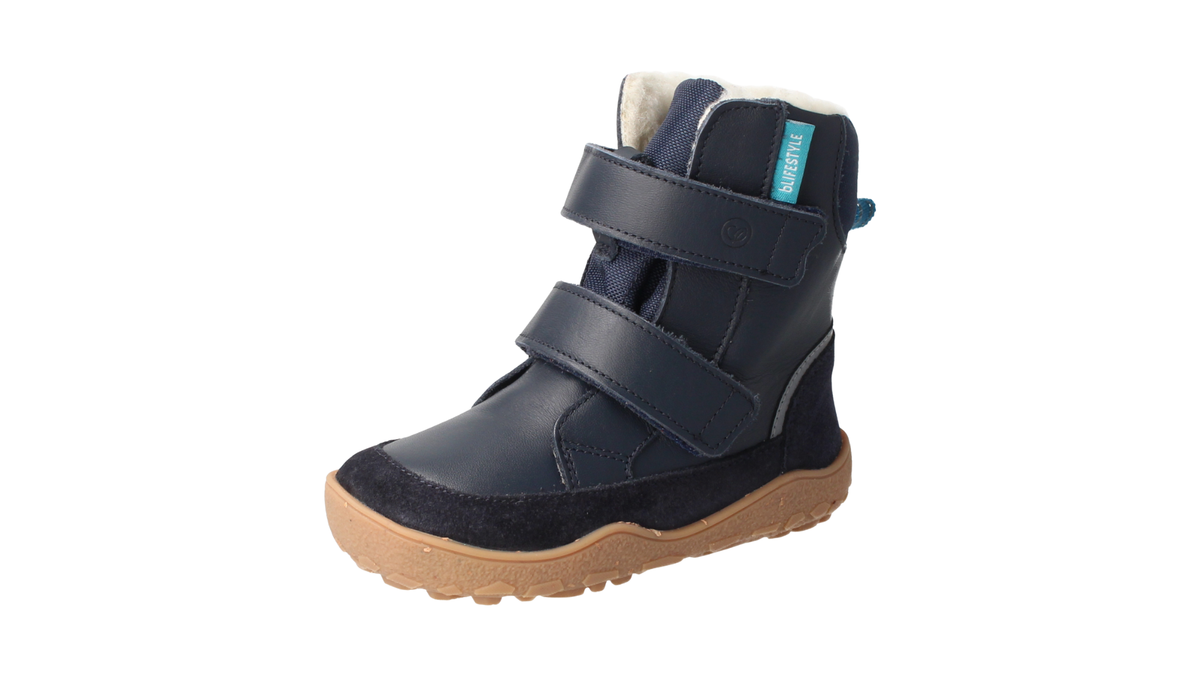 Barfußwinterstiefel mit zwei Klettverschlüssen, breite Zehenbox, flexible Sohle, geschlossener Fersenbereich, hoher Schaft, schräge Vorderansicht