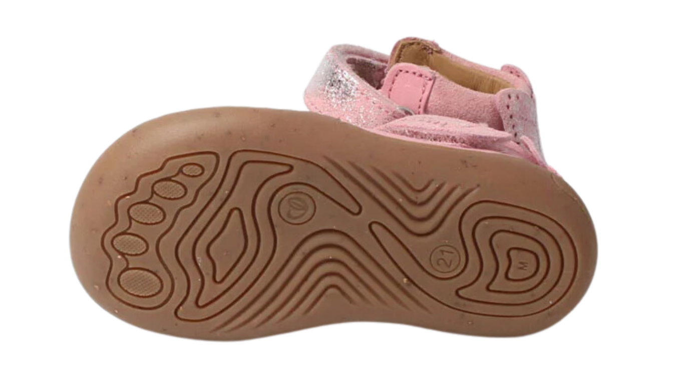 Barfußhausschuh für Kinder mit flexibler, dünner Sohle und geschlossener Schuhform, Ansicht von unten