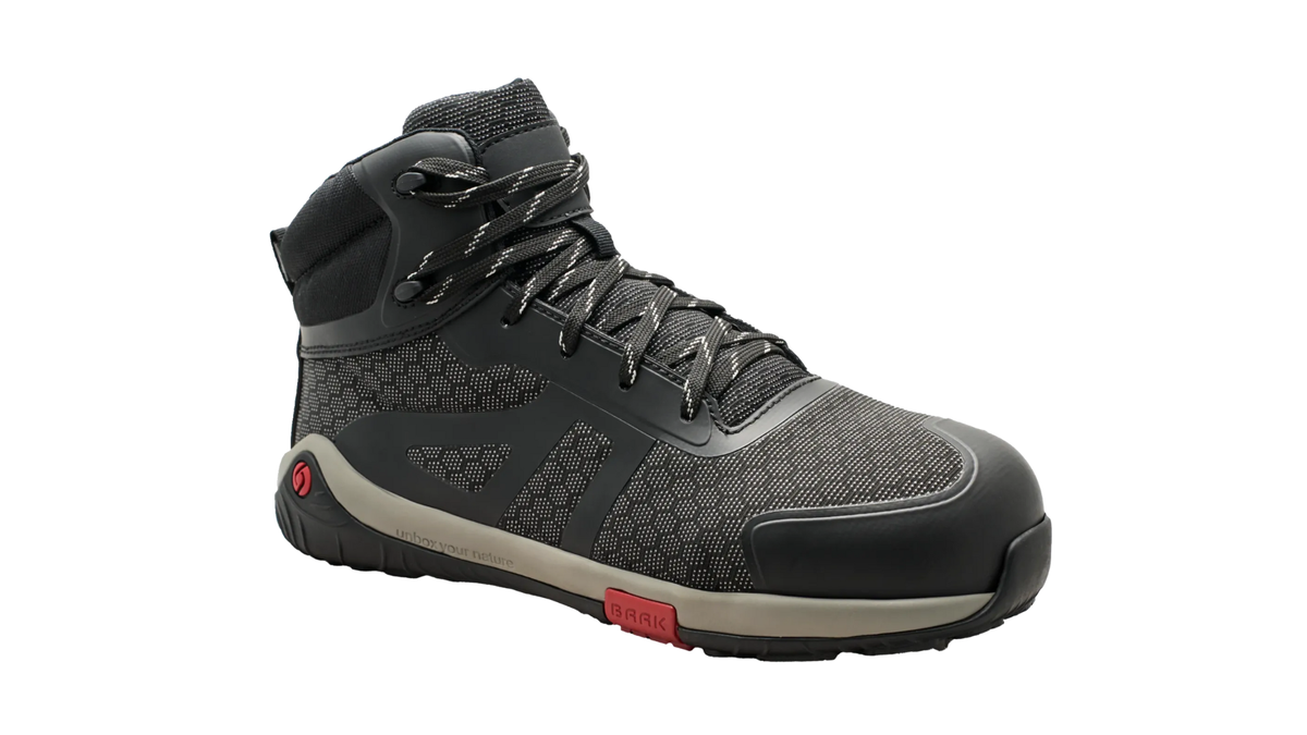 Barfußschuh mit Schnürung, breite Zehenbox, flexible Sohle, geschlossener Fersenbereich, mittelhoher Schaft, schräge Vorderansicht