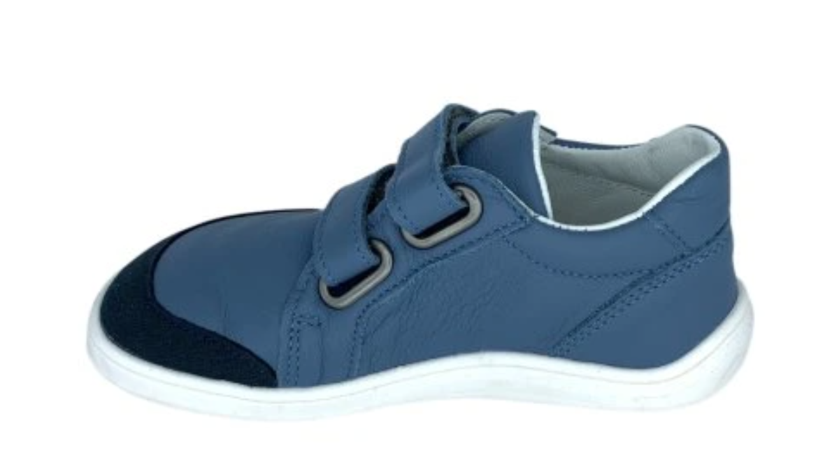 Barfußschuh mit Schnürung, breite Zehenbox, flexible Sohle, geschlossener Fersenbereich, niedriger Schaft, Seitenansicht innen