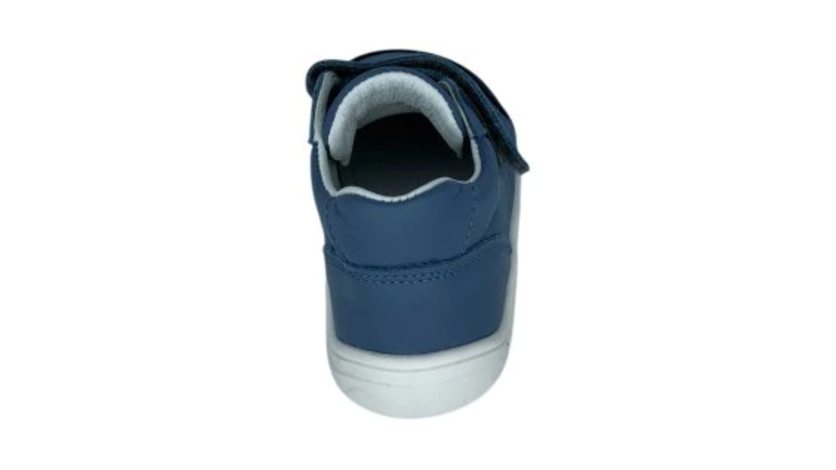 Barfußschuh mit zwei Klettverschlüssen, geschlossener Fersenbereich, Rückansicht